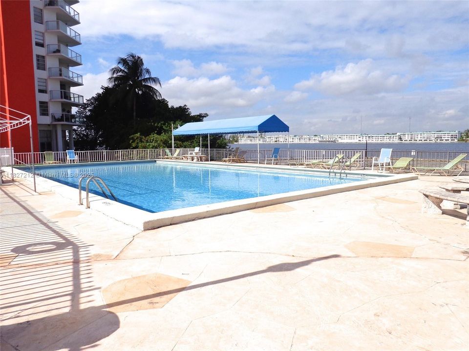 Active With Contract: $109,000 (1 beds, 1 baths, 801 Square Feet)