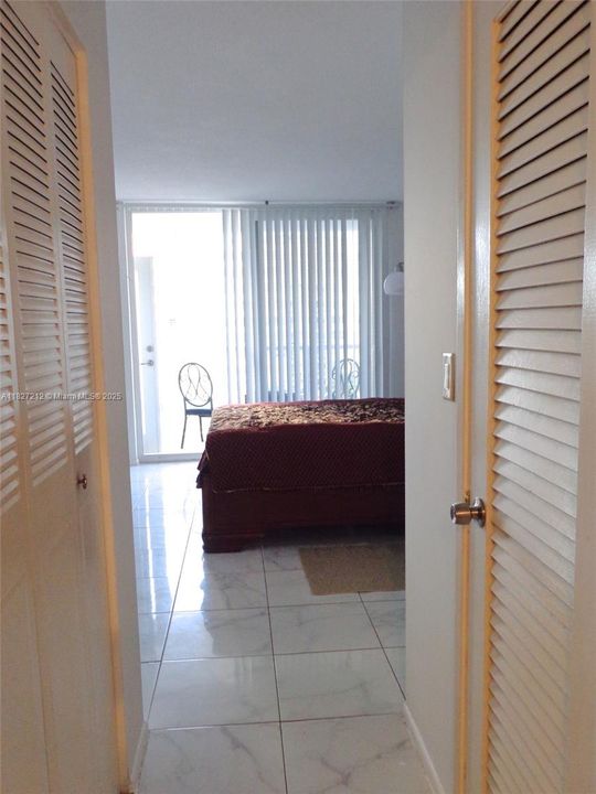 Active With Contract: $109,000 (1 beds, 1 baths, 801 Square Feet)