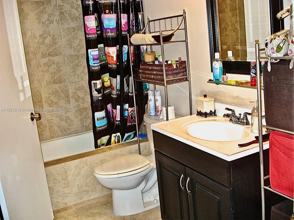 Active With Contract: $109,000 (1 beds, 1 baths, 801 Square Feet)