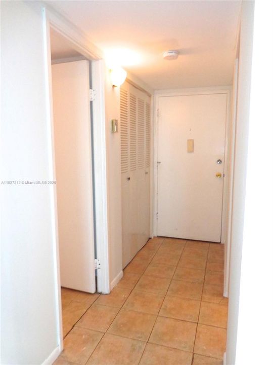 Active With Contract: $109,000 (1 beds, 1 baths, 801 Square Feet)