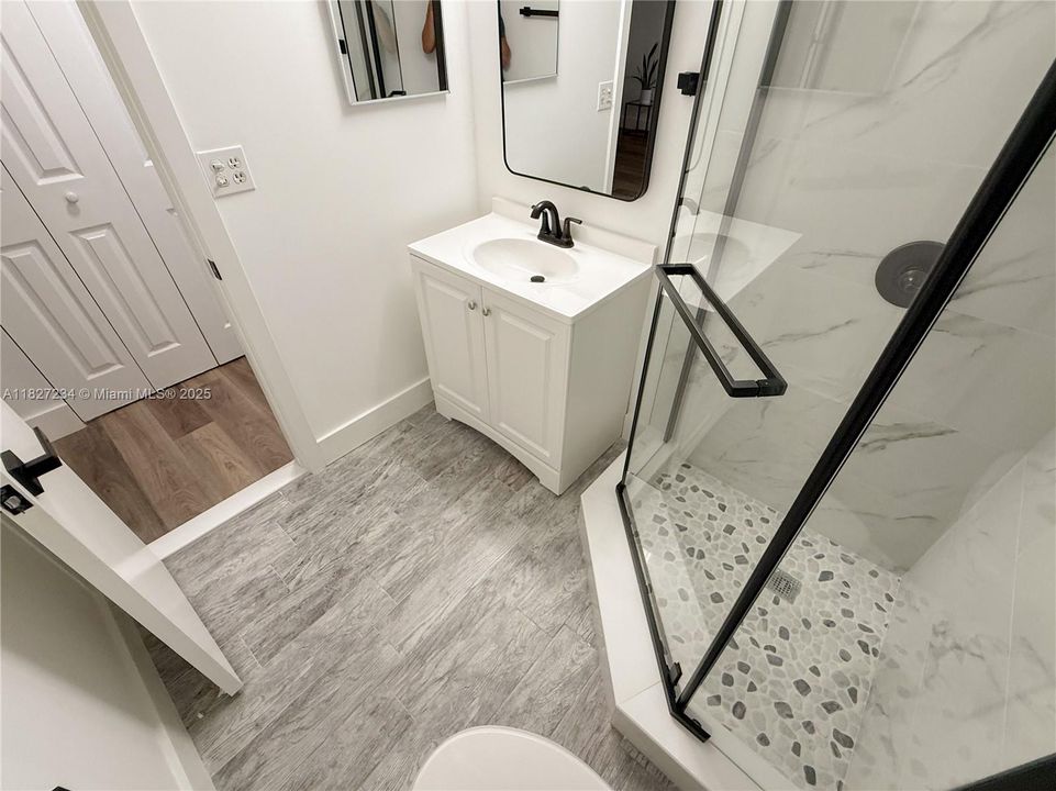 合同活跃: $2,080 (2 贝兹, 2 浴室, 900 平方英尺)