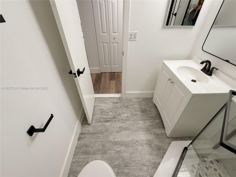 合同活跃: $2,080 (2 贝兹, 2 浴室, 900 平方英尺)