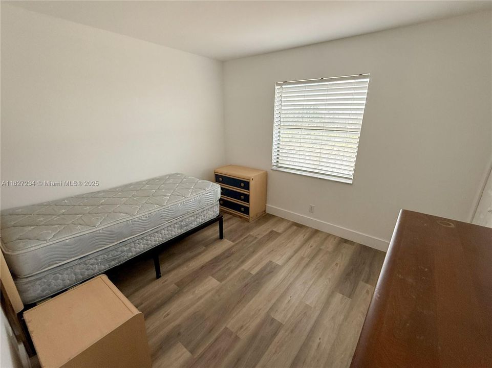 合同活跃: $2,080 (2 贝兹, 2 浴室, 900 平方英尺)