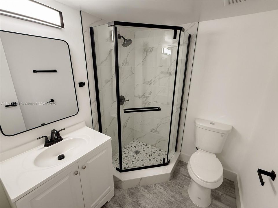 合同活跃: $2,080 (2 贝兹, 2 浴室, 900 平方英尺)