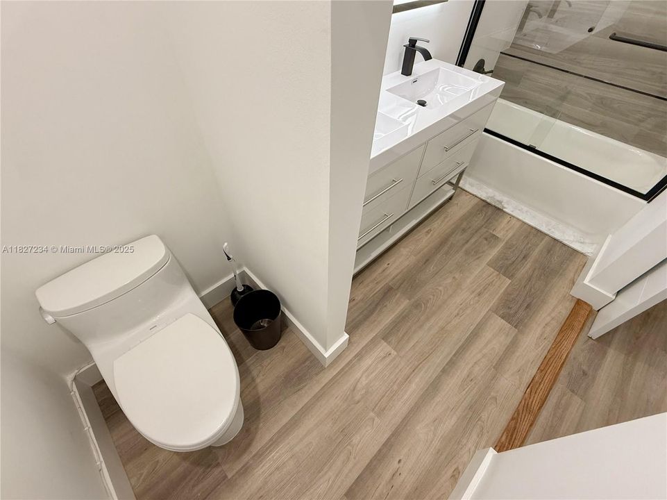 合同活跃: $2,080 (2 贝兹, 2 浴室, 900 平方英尺)