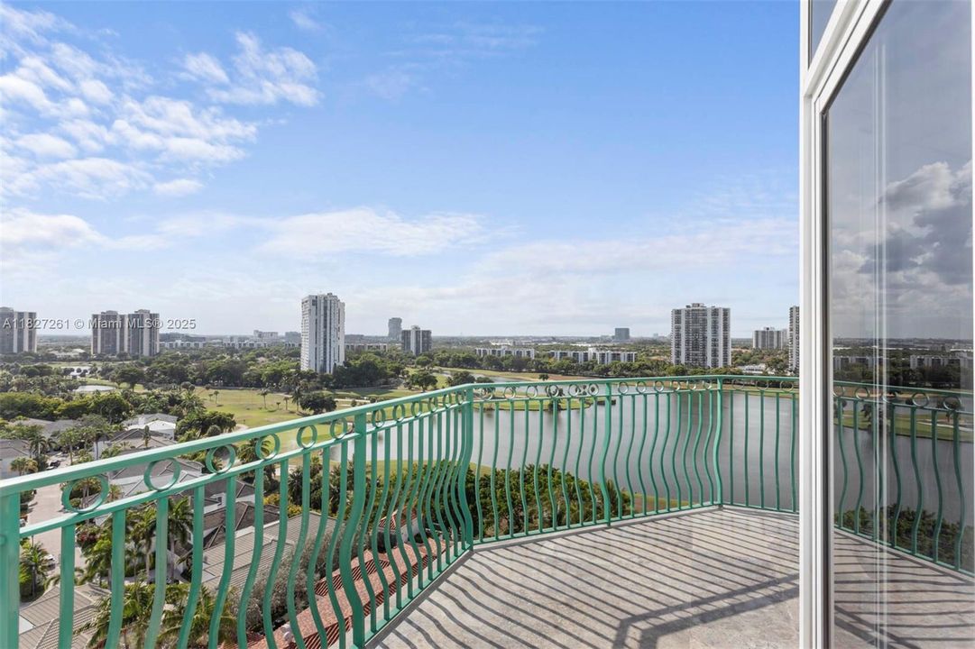 Недавно продано: $595,000 (2 спален, 2 ванн, 1312 Квадратных фут)