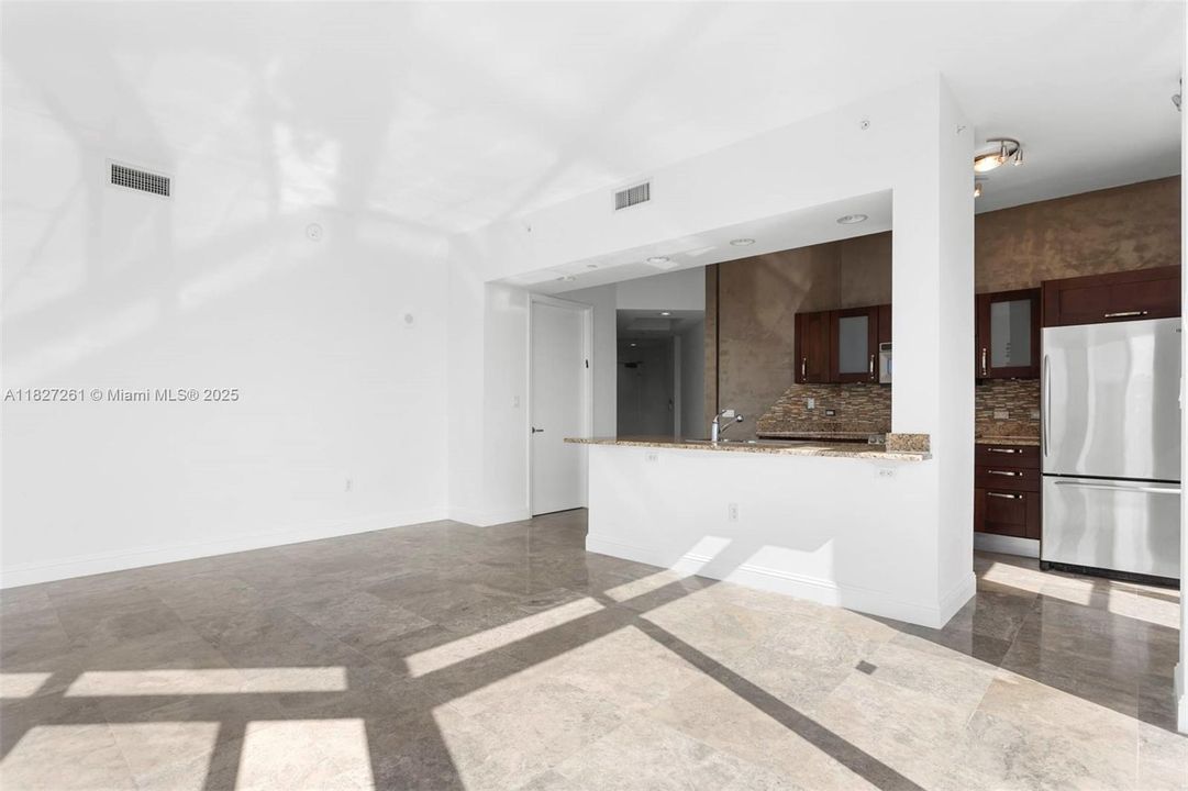 Недавно продано: $595,000 (2 спален, 2 ванн, 1312 Квадратных фут)