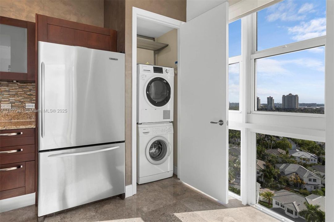 Недавно продано: $595,000 (2 спален, 2 ванн, 1312 Квадратных фут)