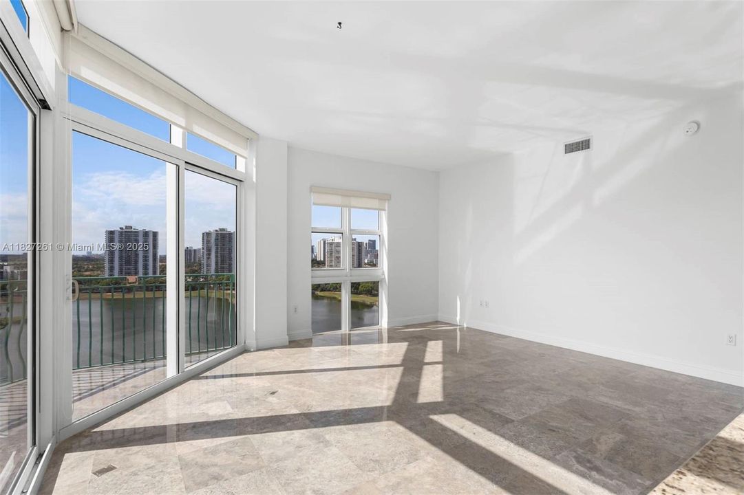 Недавно продано: $595,000 (2 спален, 2 ванн, 1312 Квадратных фут)