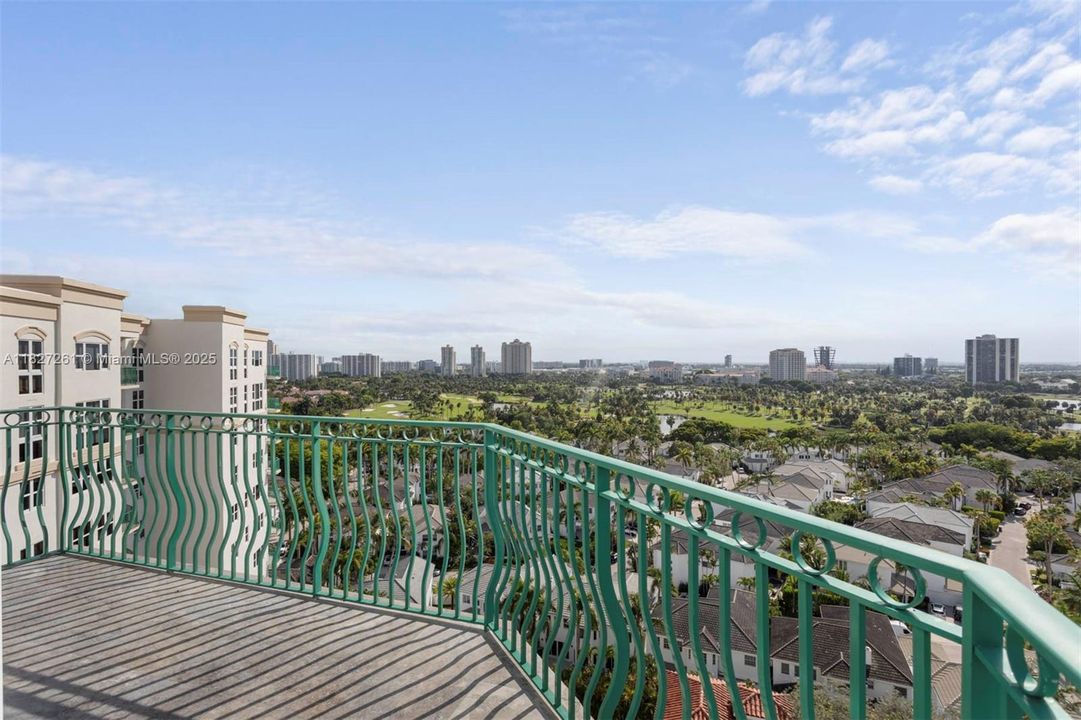 Недавно продано: $595,000 (2 спален, 2 ванн, 1312 Квадратных фут)