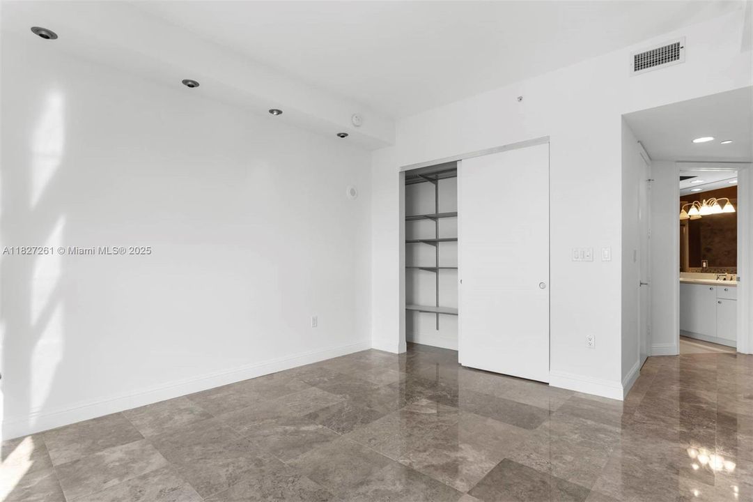 Недавно продано: $595,000 (2 спален, 2 ванн, 1312 Квадратных фут)