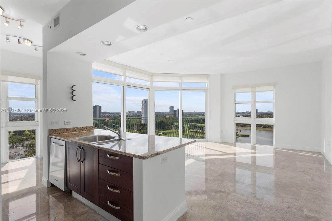 Недавно продано: $595,000 (2 спален, 2 ванн, 1312 Квадратных фут)