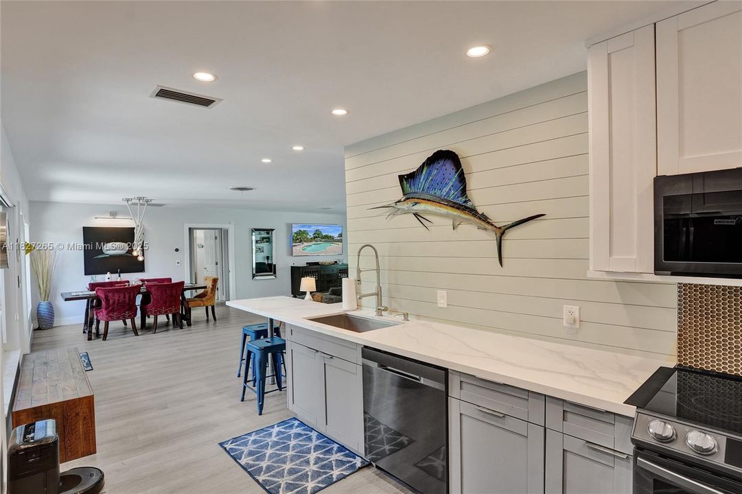 Vendido Recientemente: $995,000 (3 camas, 2 baños, 1581 Pies cuadrados)