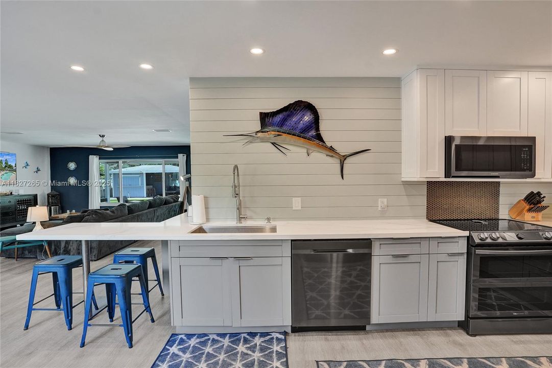 Vendido Recientemente: $995,000 (3 camas, 2 baños, 1581 Pies cuadrados)