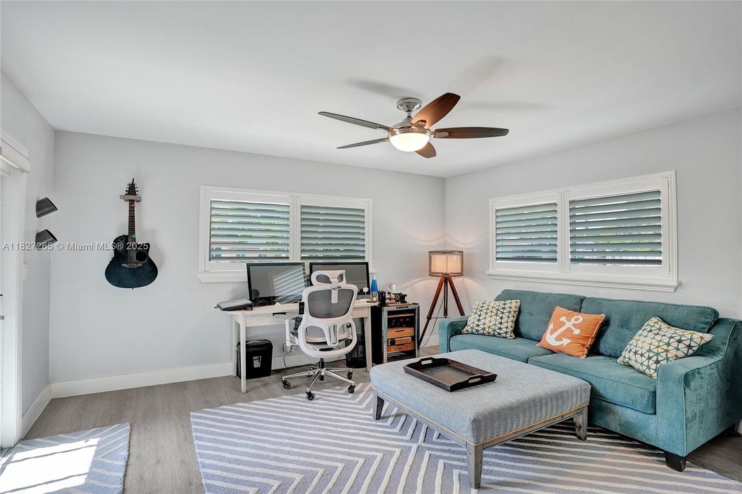 Vendido Recientemente: $995,000 (3 camas, 2 baños, 1581 Pies cuadrados)