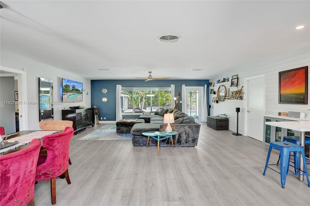 Vendido Recientemente: $995,000 (3 camas, 2 baños, 1581 Pies cuadrados)