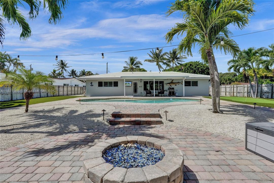 Vendido Recientemente: $995,000 (3 camas, 2 baños, 1581 Pies cuadrados)