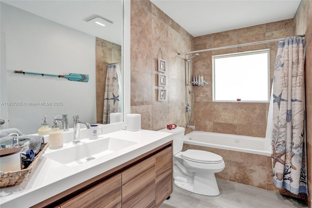 Vendido Recientemente: $995,000 (3 camas, 2 baños, 1581 Pies cuadrados)