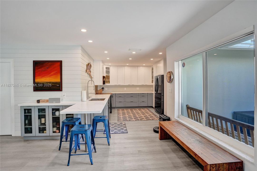 Vendido Recientemente: $995,000 (3 camas, 2 baños, 1581 Pies cuadrados)