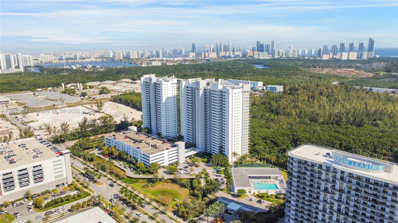 Недавно продано: $340,000 (2 спален, 2 ванн, 1758 Квадратных фут)