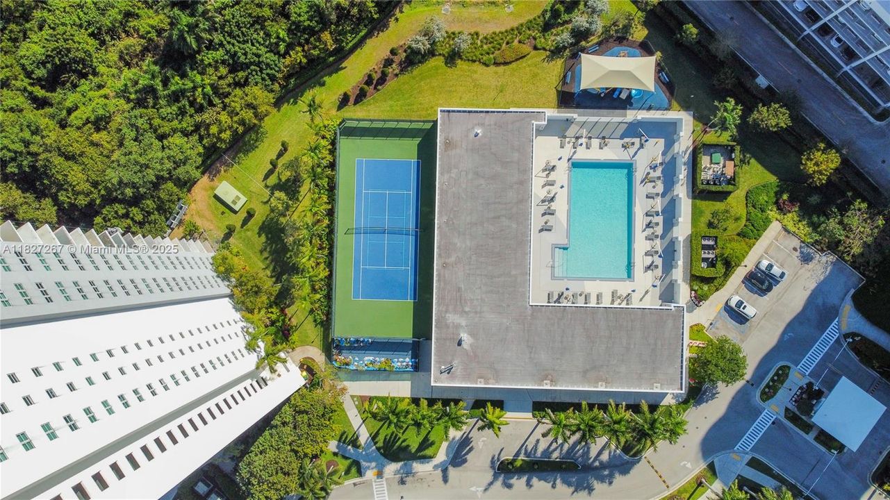 Недавно продано: $340,000 (2 спален, 2 ванн, 1758 Квадратных фут)