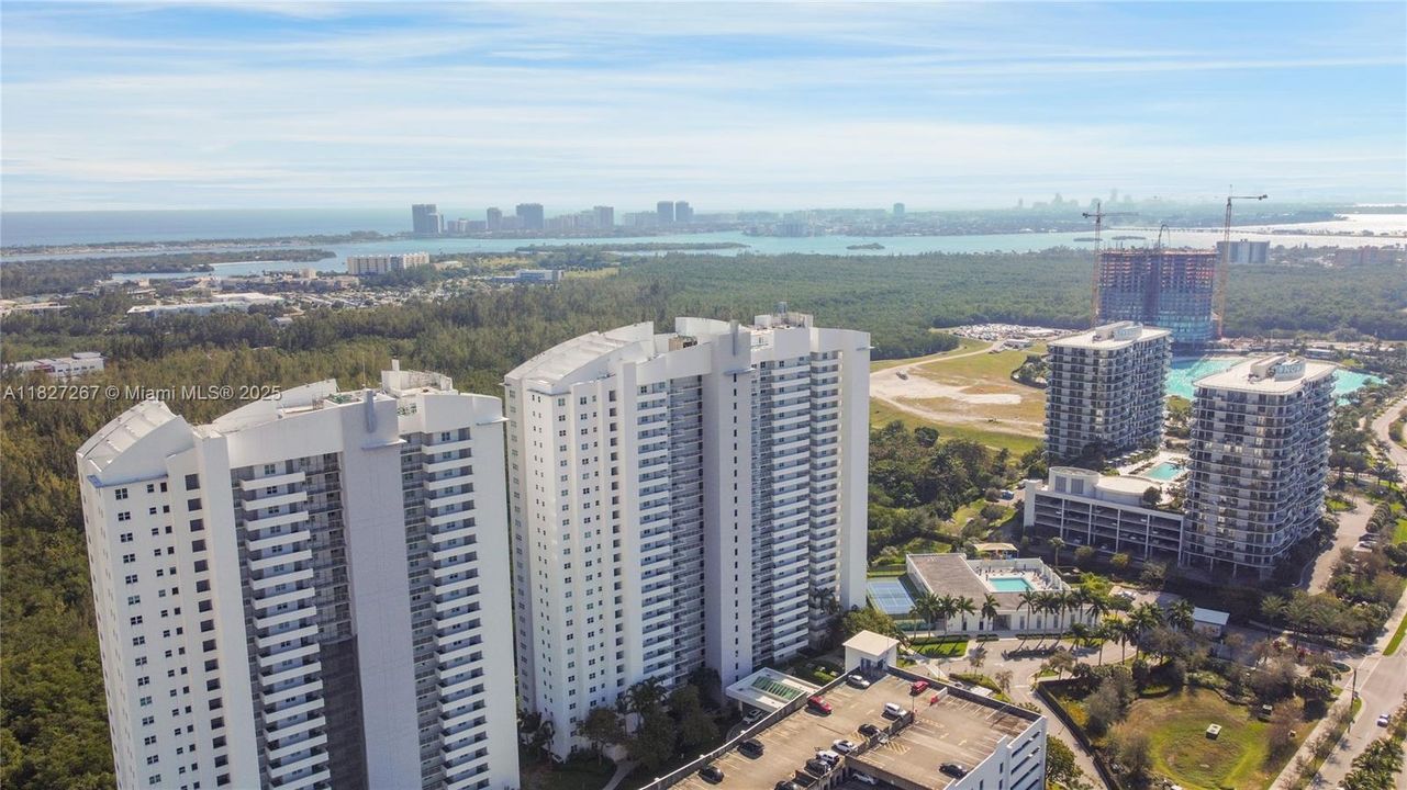 Недавно продано: $340,000 (2 спален, 2 ванн, 1758 Квадратных фут)