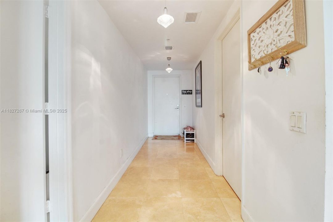 Недавно продано: $340,000 (2 спален, 2 ванн, 1758 Квадратных фут)