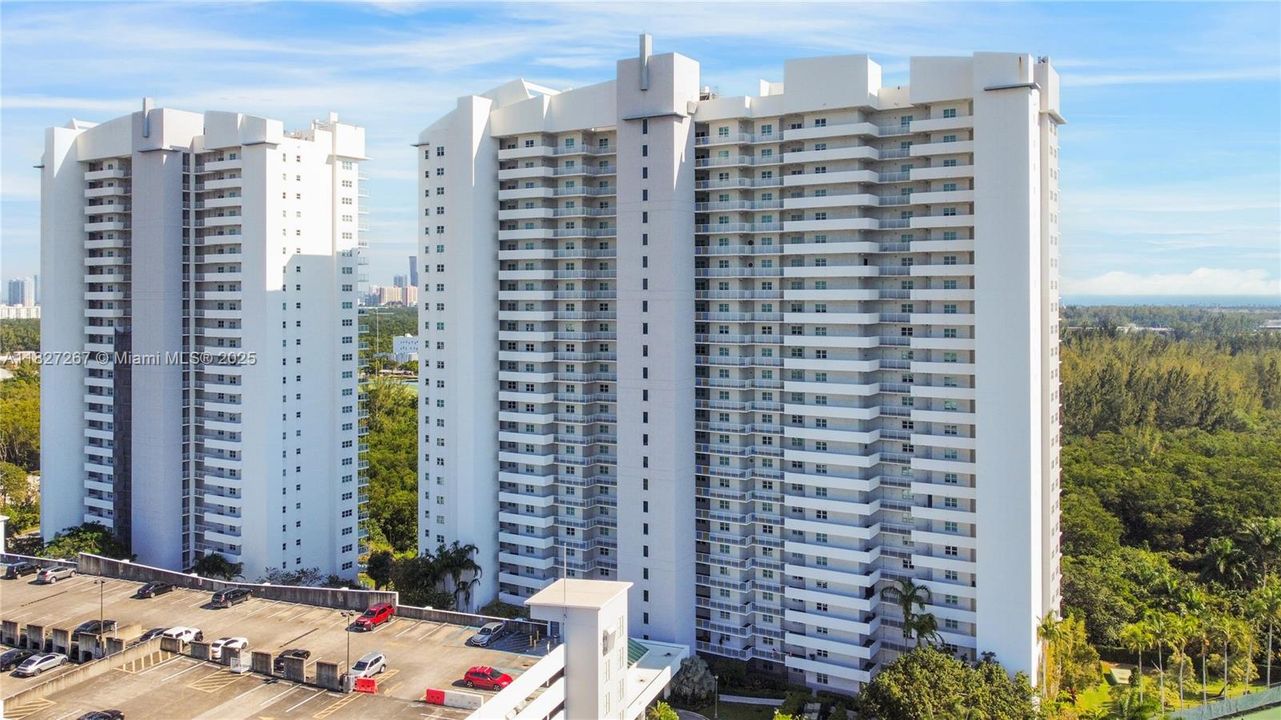 Недавно продано: $340,000 (2 спален, 2 ванн, 1758 Квадратных фут)