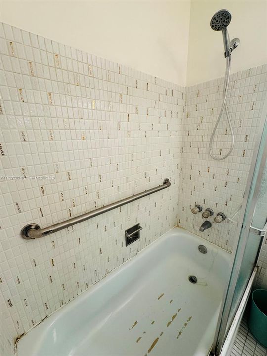 For Sale: $59,900 (1 beds, 1 baths, 680 Square Feet)