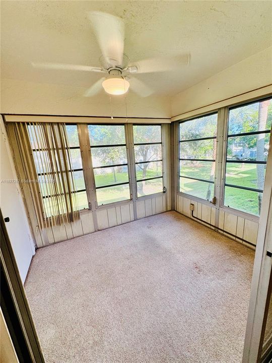 For Sale: $59,900 (1 beds, 1 baths, 680 Square Feet)