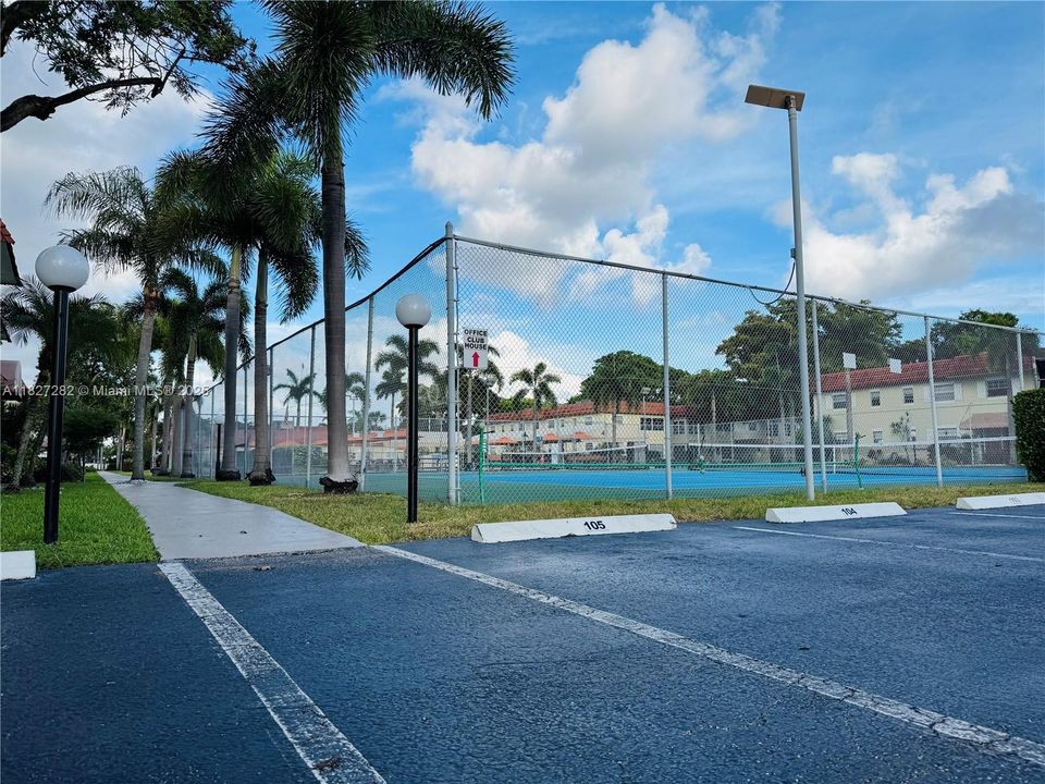 For Sale: $59,900 (1 beds, 1 baths, 680 Square Feet)