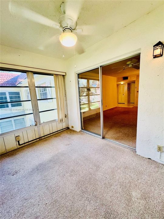 For Sale: $59,900 (1 beds, 1 baths, 680 Square Feet)