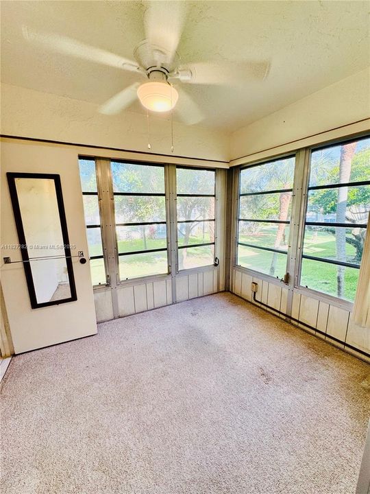 For Sale: $59,900 (1 beds, 1 baths, 680 Square Feet)