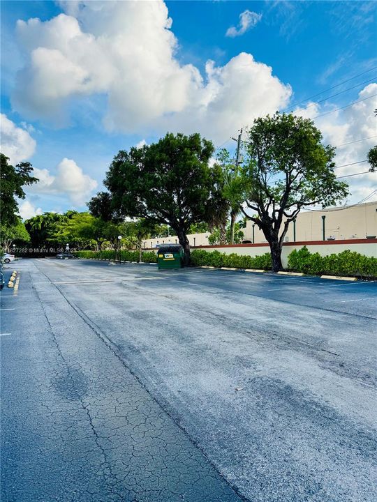 For Sale: $59,900 (1 beds, 1 baths, 680 Square Feet)