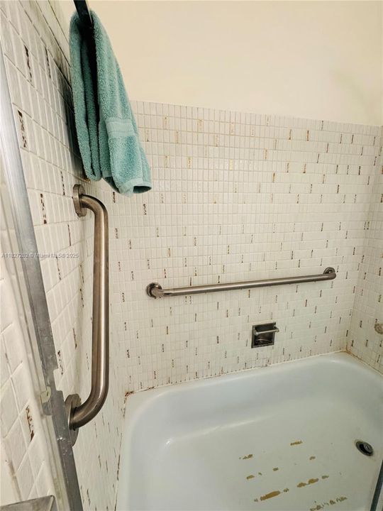 For Sale: $59,900 (1 beds, 1 baths, 680 Square Feet)