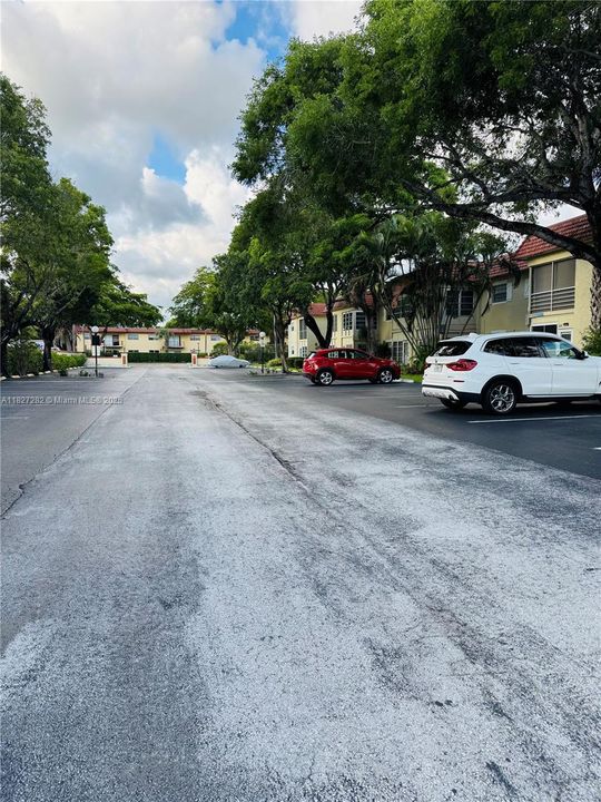 For Sale: $59,900 (1 beds, 1 baths, 680 Square Feet)