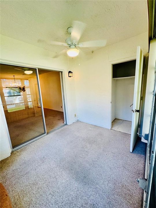 For Sale: $59,900 (1 beds, 1 baths, 680 Square Feet)