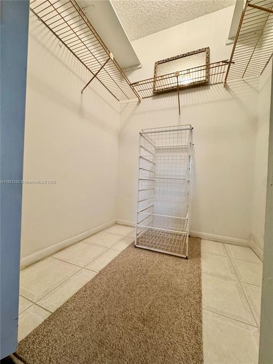 For Sale: $59,900 (1 beds, 1 baths, 680 Square Feet)