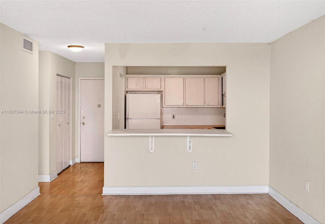 Recently Sold: $189,900 (1 beds, 1 baths, 728 Square Feet)