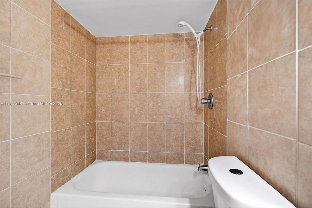 Recently Sold: $189,900 (1 beds, 1 baths, 728 Square Feet)