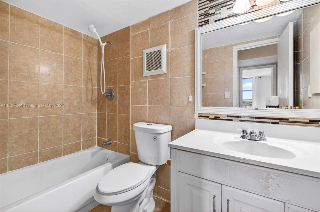 Recently Sold: $189,900 (1 beds, 1 baths, 728 Square Feet)