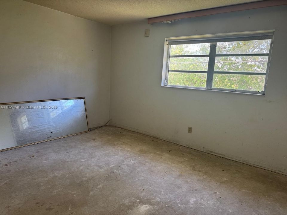 合同活跃: $115,000 (1 贝兹, 1 浴室, 580 平方英尺)