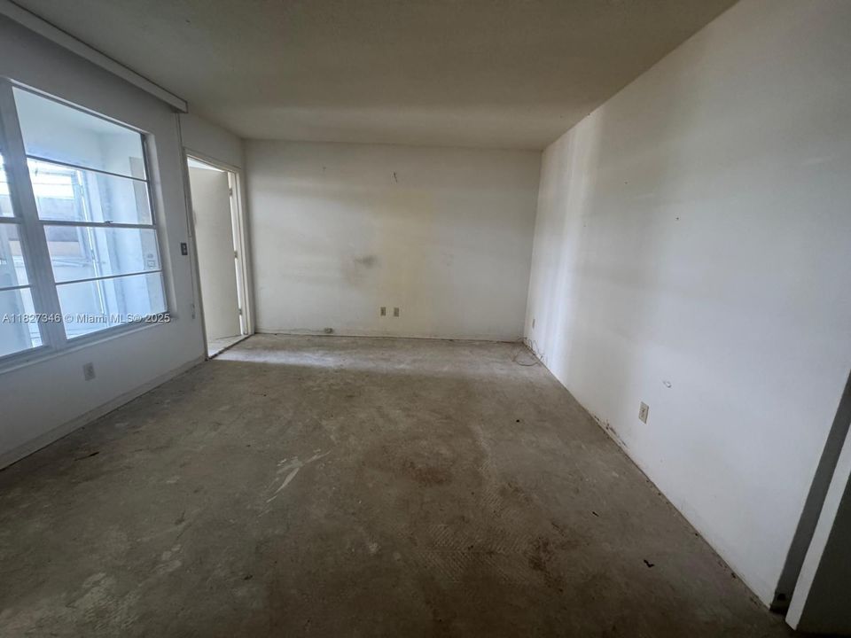 合同活跃: $115,000 (1 贝兹, 1 浴室, 580 平方英尺)