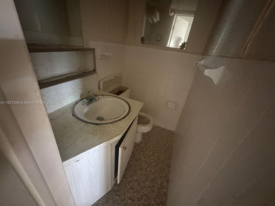 合同活跃: $115,000 (1 贝兹, 1 浴室, 580 平方英尺)