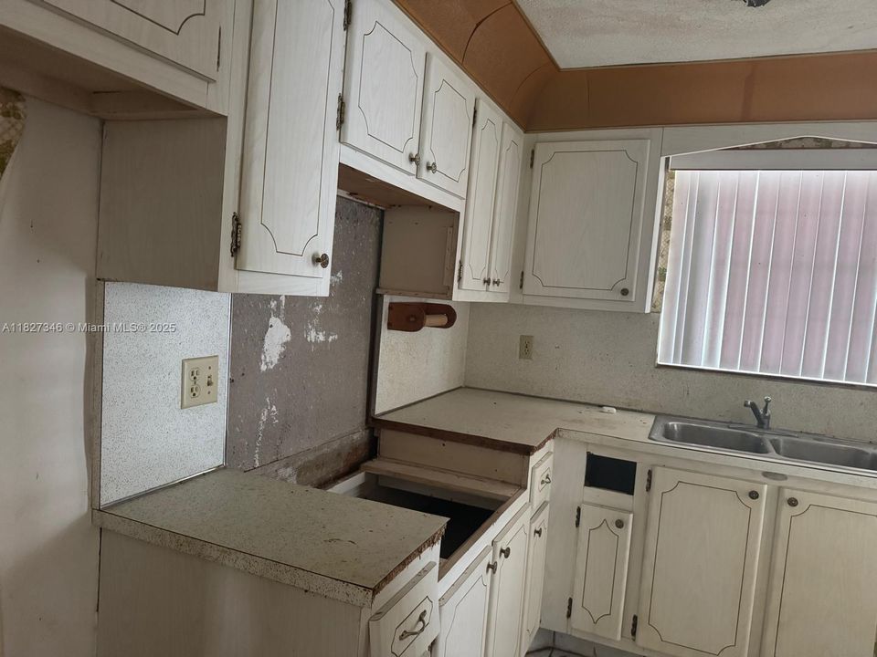 合同活跃: $115,000 (1 贝兹, 1 浴室, 580 平方英尺)