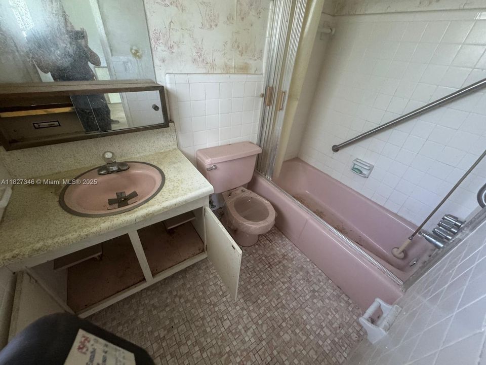 合同活跃: $115,000 (1 贝兹, 1 浴室, 580 平方英尺)