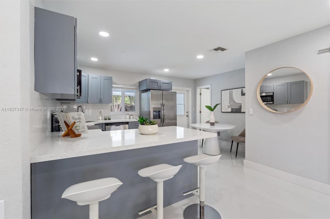 Недавно продано: $490,000 (3 спален, 2 ванн, 916 Квадратных фут)