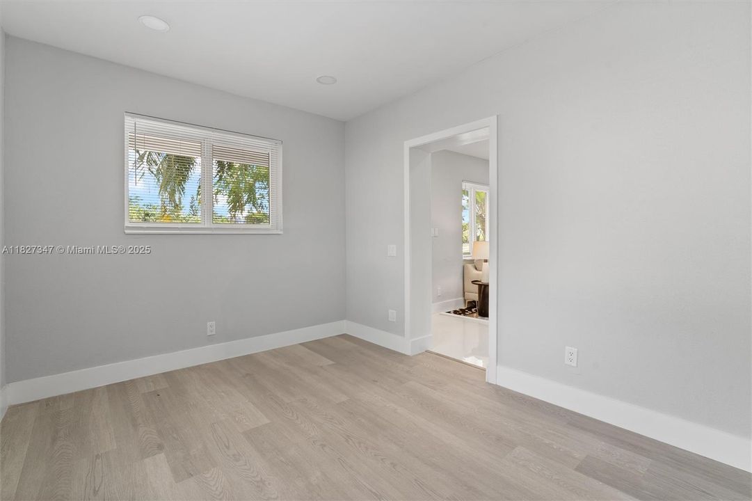 Недавно продано: $490,000 (3 спален, 2 ванн, 916 Квадратных фут)