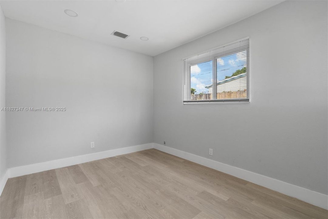 Недавно продано: $490,000 (3 спален, 2 ванн, 916 Квадратных фут)