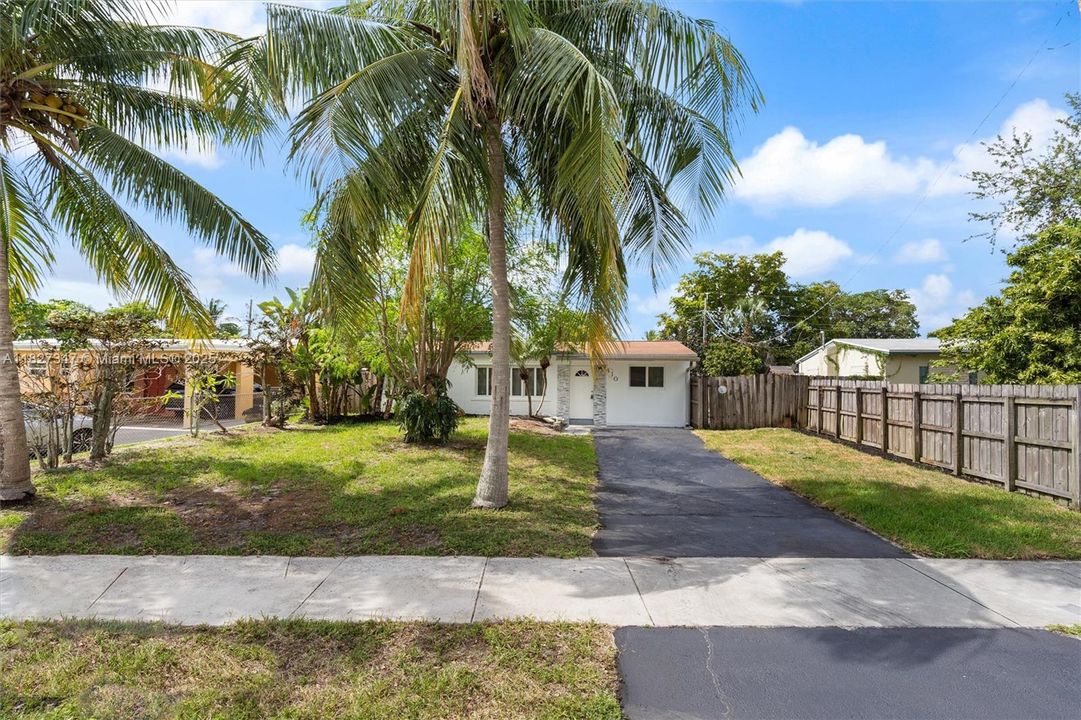 Недавно продано: $490,000 (3 спален, 2 ванн, 916 Квадратных фут)